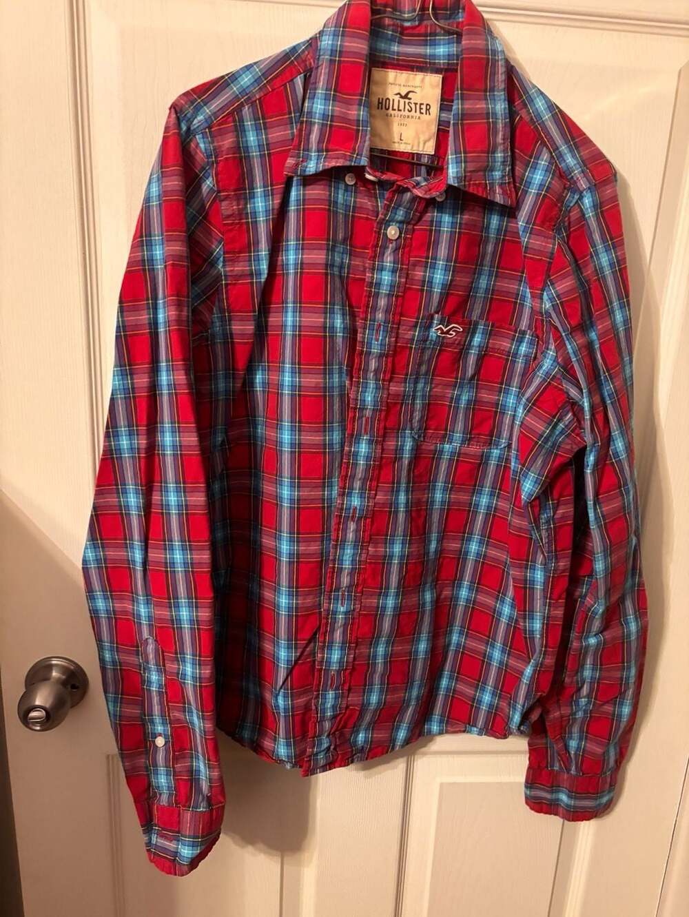 Hollister Men's Red and Blue Plaid Long Sleeve Button-Down Shirt, Size Large